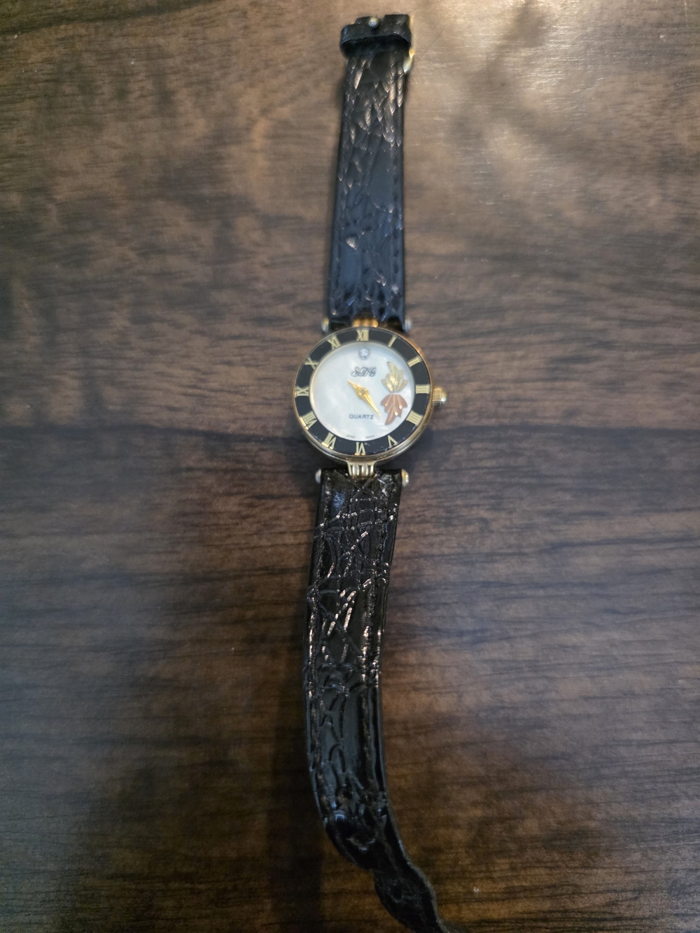 Vintage Black Hills Gold Womens Watch With Pretty Leaves